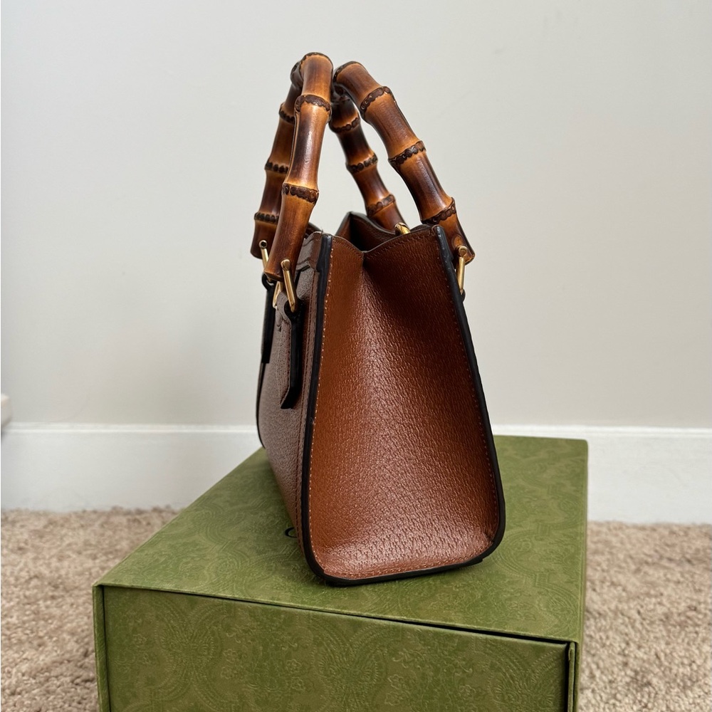 GUCCI Wonka Grain Calfskin Mini Diana Tote Bag Cuir - Picture 4 of 10